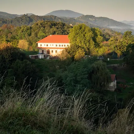 Romantisches Tiny House über den Weinbergen * Trzec