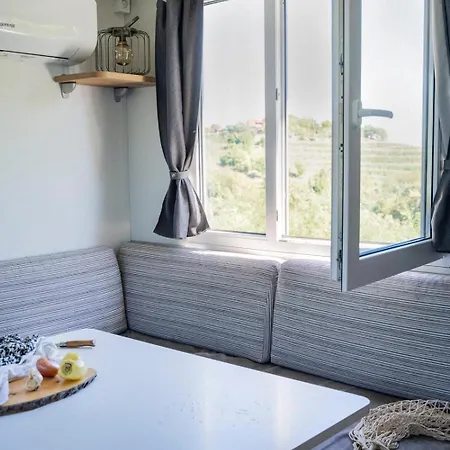 Апартаменты Panoramablick 360 Grad In Den Weinbergen Trzec