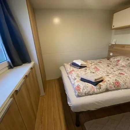 Romantisches Tiny House Mit Pool And Air Condition