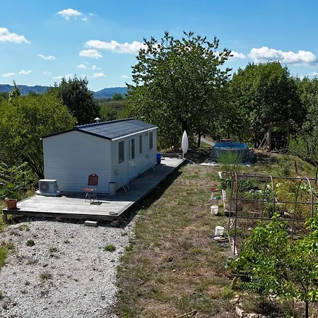 Im Romantischen Tiny House Trzec